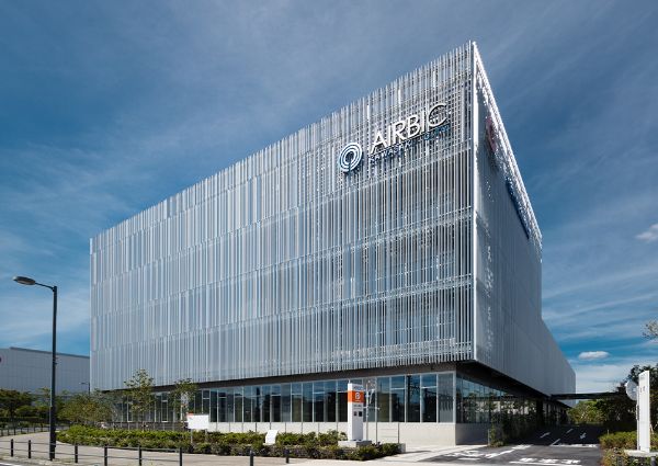 かわさき新産業創造センター AIRBICの外観・ラボ写真（建物外観（AIRBIC））