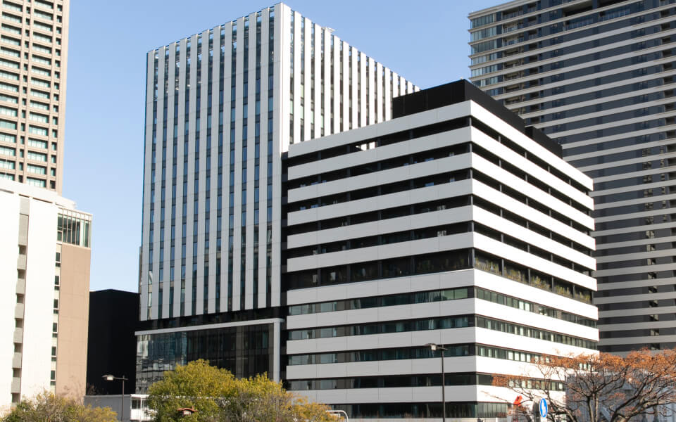 三井リンクラボ中之島の外観・ラボ写真（建物外観（Nakanoshima Qross））
