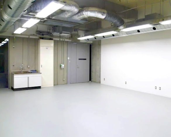 東京都立産業技術研究センター 本部 製品開発支援ラボの外観・ラボ写真（機械系ラボ室内）